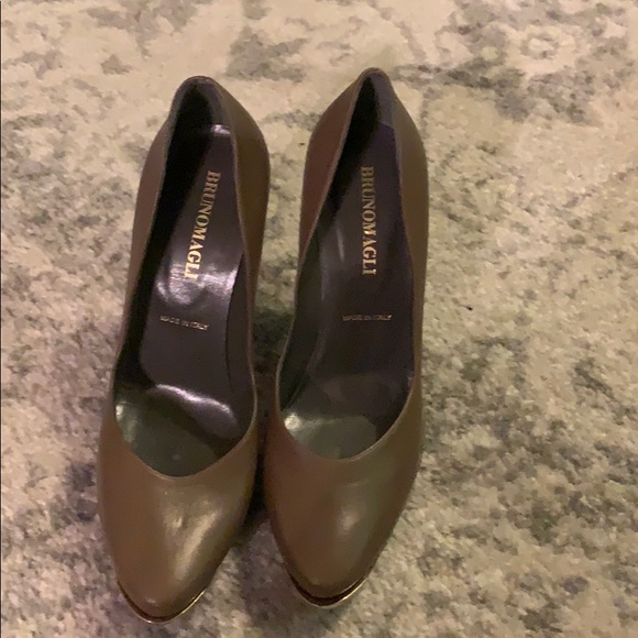 Bruno Magli slip on heels size 8 - Picture 2 of 8